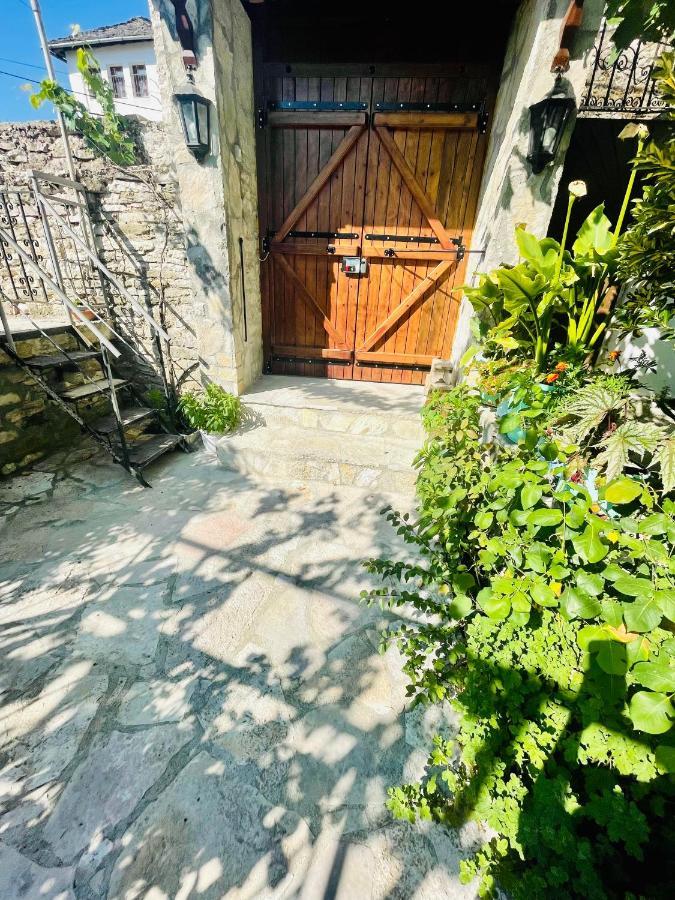 Denis Guesthouse 1930 Gjirokastër Exteriér fotografie