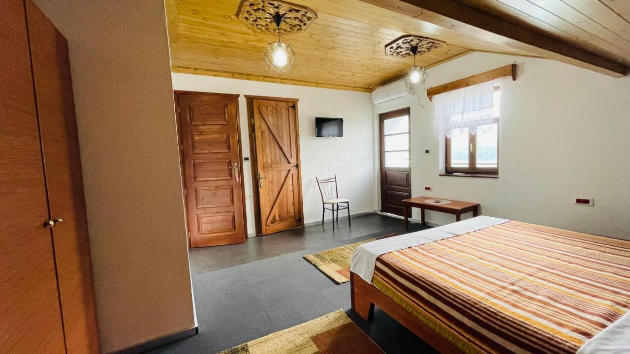 Denis Guesthouse 1930 Gjirokastër Exteriér fotografie