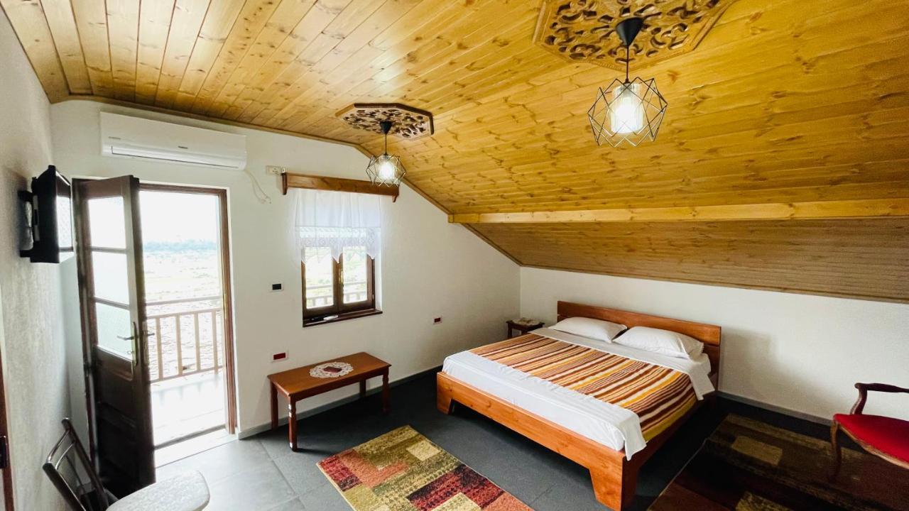 Denis Guesthouse 1930 Gjirokastër Exteriér fotografie