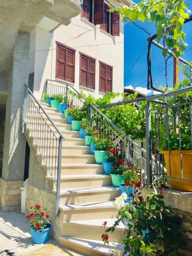 Denis Guesthouse 1930 Gjirokastër Exteriér fotografie
